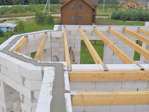 Как правильно монтировать деревянные перекрытия в доме из газобетона. Устройство деревянного перекрытия в доме из газобетона