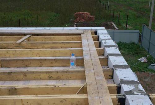 Какие недостатки могут быть при использовании деревянных перекрытий в доме из газобетона. Преимущества и недостатки деревянных перекрытий