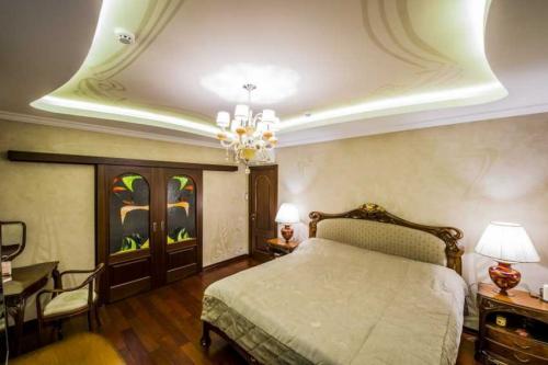 Как расставить мебель в квадратной комнате. Квадратная спальня: обзор оригинальных идей по оформлению дизайна спальни квадратной формы (100 фото новинок)