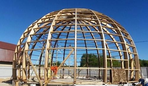 Какие материалы необходимы для строительства купольного дома с ангарами. Примеры и разновидности купольных конструкций