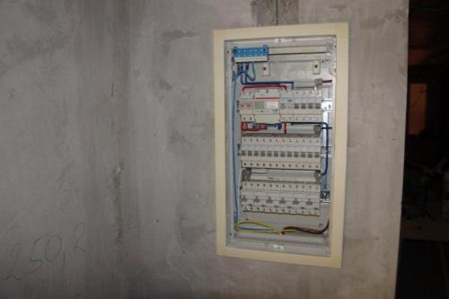 Как правильно обрабатывать выключатели и розетки на стене ванной комнаты при отделке 1 плиткой от пола до потолка. Составление схемы монтажа электропроводки