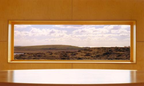 Какие виды окон и дверей наиболее подходящие для жизни на такой высоте. Окно на уровне глаз сидящего человека