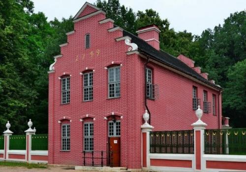 Фронтон двускатной крыши. Виды фронтонов двускатной крыши с описанием и характеристикой