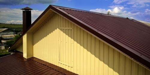 Фронтон крыши из профнастила. Фронтон из профнастила