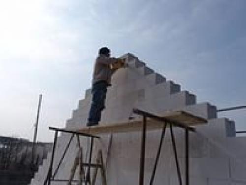 Фронтон крыши из газоблока. Монтаж мансарды: как сделать фронтоны из газобетонных блоков своими руками?