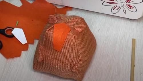 Новогодние игрушки своими руками 2022. Из ткани