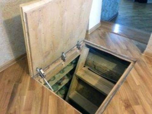 Как проверить правильность установки петли для люка в подвал. Как сделать?