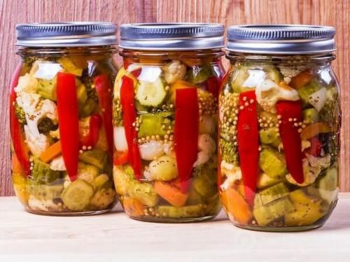 Как избежать замерзания продуктов на балконе. Как хранить консервацию на балконе зимой: способы хранения банок с заготовками