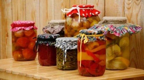 Как избежать замерзания продуктов на балконе. Как хранить консервацию на балконе зимой: способы хранения банок с заготовками