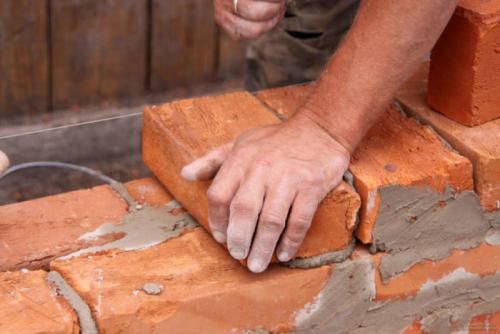 Какие преимущества имеет подъемная конструкция надпола над подвалом. Как сделать механизм подъема грузов из погреба: особенности и этапы работы