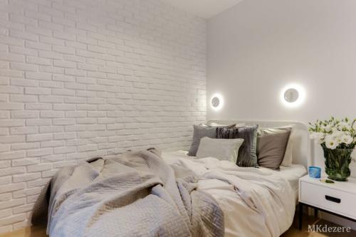 Белая кирпичная стена за 20 часов. Белый кирпич на стене? Отличная идея!