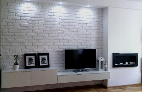 Белая кирпичная стена за 20 часов. Белый кирпич на стене? Отличная идея!