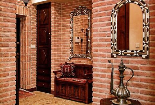 Декоративный кирпич в интерьере прихожей. Кирпич в прихожей — 150 фото лучших идей для декоративной отделки стен в коридоре квартиры или дома