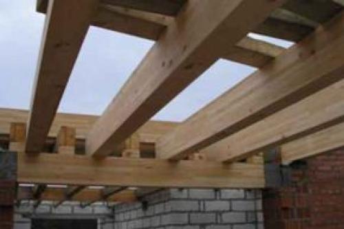 Какие этапы составляют процесс монтажа деревянных балок перекрытия. Особенности проведения работ