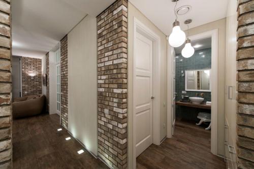 Декоративный кирпич в прихожей. Виды декоративного кирпича