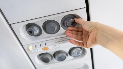 Как можно обеспечить себе достаточное количество кислорода на большой высоте. Откуда в самолетах на высоте 10 км берется пригодный для дыхания воздух?