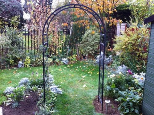 Какие материалы можно использовать для создания арки для цветов. Материал для арок