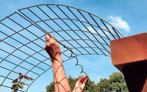 Как соединить бруски для создания арки для цветов. Виды арок