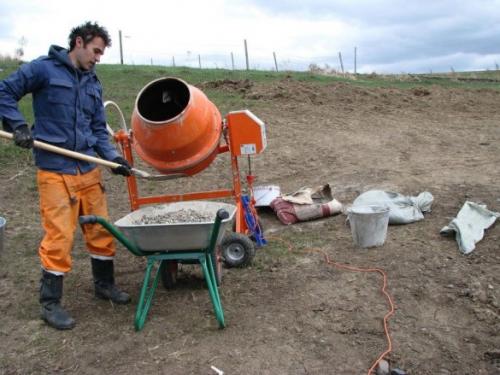 Сколько нужно цемента на один столб. Рецепты для наполнения бетономешалки