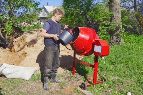 Сколько нужно цемента на один столб. Рецепты для наполнения бетономешалки