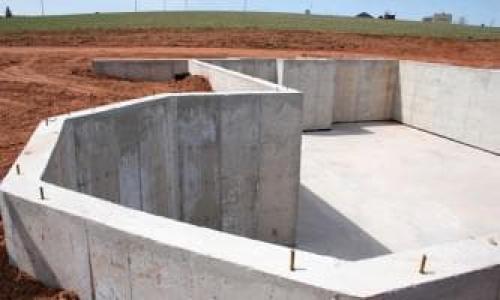 Какой марки бетон нужен для фундамента двухэтажного дома. Критерии выбора