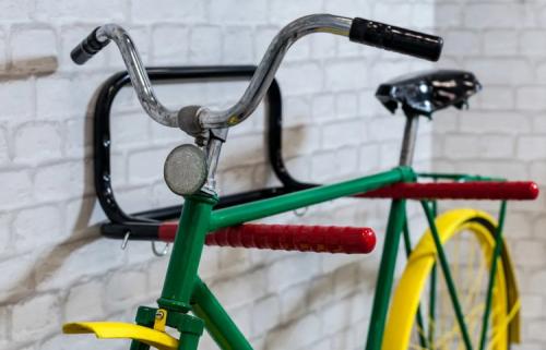 Крепление для хранения велосипеда вертикально вдоль стены. Настенный крепеж для велосипеда: какой выбрать