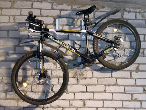 Хранение велосипеда на стене. Возможные методы крепления