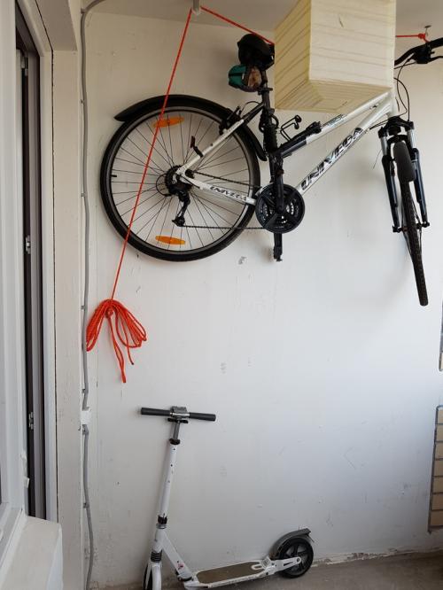 Хранение велосипеда на потолке. Крепление велосипеда к потолку своими руками