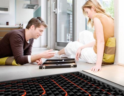 Какие преимущества имеет теплый водяной пол. Электрический теплый пол или водяной: сравнение