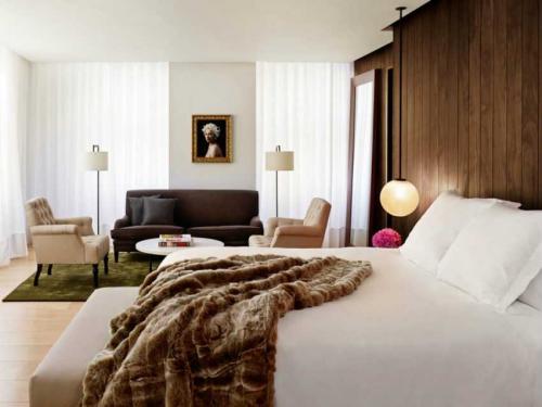 Как расставить мебель в квадратной комнате. Квадратная спальня: обзор оригинальных идей по оформлению дизайна спальни квадратной формы (100 фото новинок)