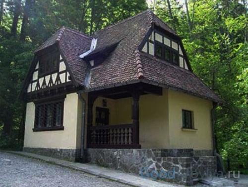 Ломаная четырехскатная крыша: простой способ улучшить внешний вид вашего дома 04 Ломаная четырехскатная крыша: простой способ улучшить внешний вид вашего дома 04