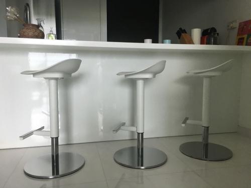 Барная стойка на кухне икеа. Барные стулья IKEA в реальном интерьере – 37 вдохновляющих идей