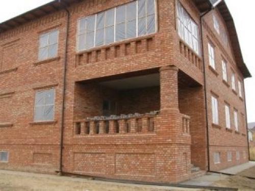 Дом из красного керамического кирпича. Виды кирпича 01