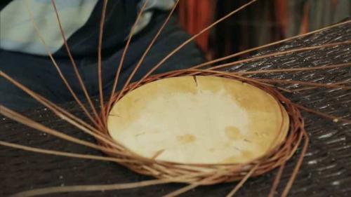 Можно ли заменить рамку у зеркала настенного круглого. Рамка для зеркала своими руками — инструкция с фото и описанием, как сделать кованную, из дерева или потолочного плинтуса рамку