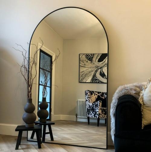 Большое зеркало в раме 80 см: создайте уютный интерьер 01