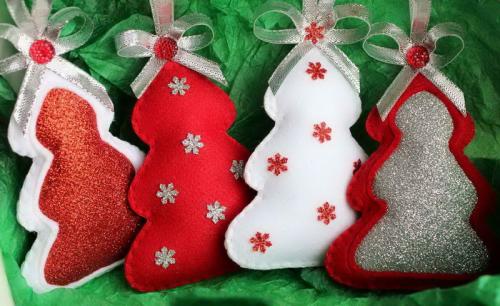 Как сделать поделки из ткани на новый год. Мягкие новогодние игрушки из ткани своими руками 10 Как сделать поделки из ткани на новый год. Мягкие новогодние игрушки из ткани своими руками 10