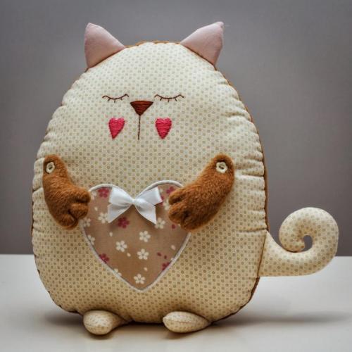 Как сделать поделки из ткани на новый год. Мягкие новогодние игрушки из ткани своими руками 15 Как сделать поделки из ткани на новый год. Мягкие новогодние игрушки из ткани своими руками 15