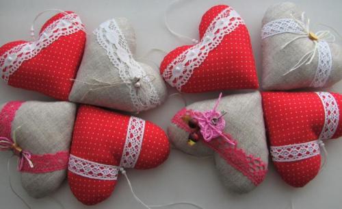 Как сделать поделки из ткани на новый год. Мягкие новогодние игрушки из ткани своими руками 13 Как сделать поделки из ткани на новый год. Мягкие новогодние игрушки из ткани своими руками 13