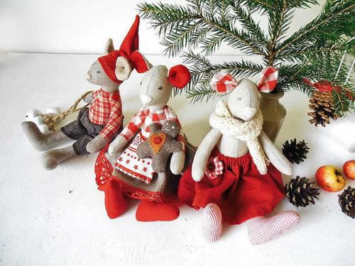 Как сделать поделки из ткани на новый год. Мягкие новогодние игрушки из ткани своими руками 03 Как сделать поделки из ткани на новый год. Мягкие новогодние игрушки из ткани своими руками 03