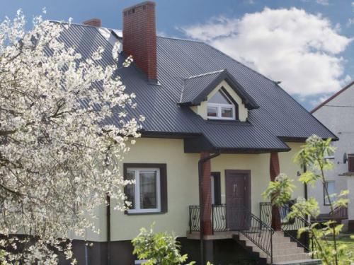 Какие факторы могут повлиять на прочность крепления профлиста на крыше. Лучший крепёж для профнастила на кровле