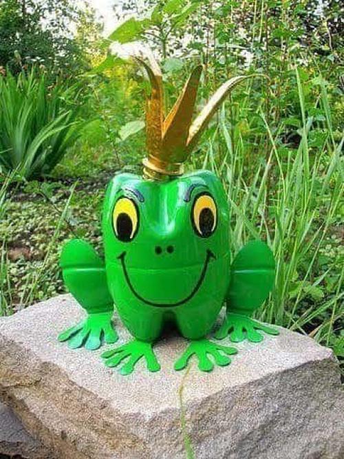 Поделки из бутылок пластиковых. Поделки из пластмассовых бутылок своими руками: украшения для сада, огорода, дачи 06