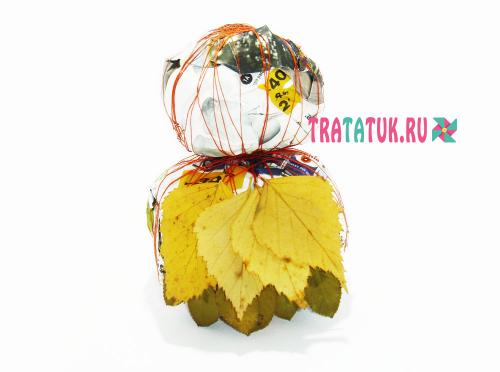 Сова из бутылки и листьев. Сова из листьев: яркая объемная поделка своими руками