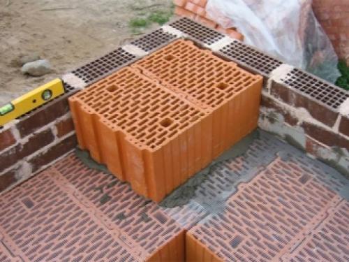 Особенности строительства домов из керамических блоков. Особенности керамоблока 04