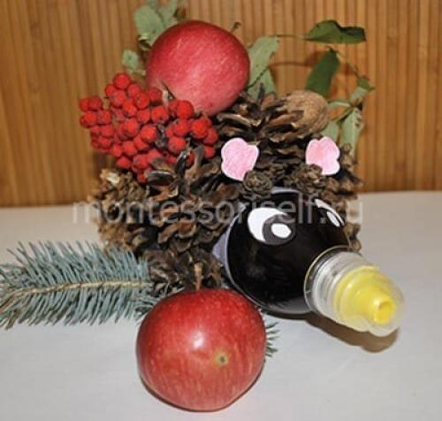 Как приклеить шишки к пластиковой бутылке. Ежик из шишек и бутылки