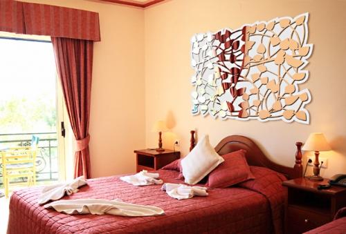 Где лучше всего разместить зеркало Солнце в спальне. Зеркало в спальне: варианты интерьера