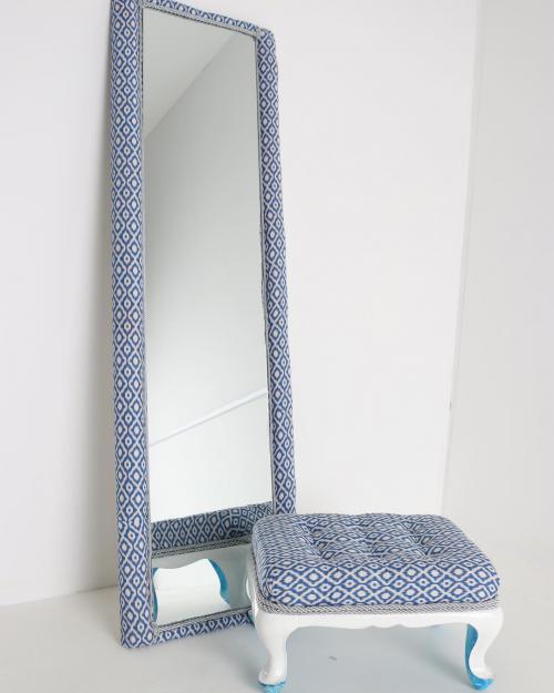 Зеркало круглое в деревянной раме: как преобразить интерьер с помощью одного аксессуара 04