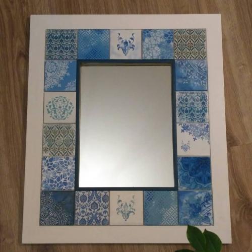 Зеркало круглое в деревянной раме: как преобразить интерьер с помощью одного аксессуара 05