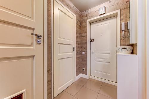 Как организовать пространство в однокомнатной квартире для четверых, чтобы всем было комфортно. В однушке вчетвером?! Как?