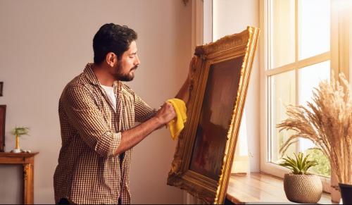 Как правильно ухаживать за зеркалом в деревянной раме. Как очистить рамы картин и зеркал: Домашние способы и профессиональные советы