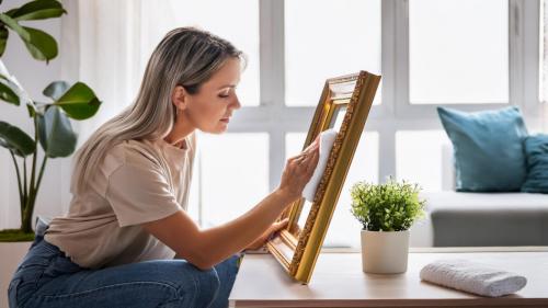 Как правильно ухаживать за зеркалом в деревянной раме. Как очистить рамы картин и зеркал: Домашние способы и профессиональные советы